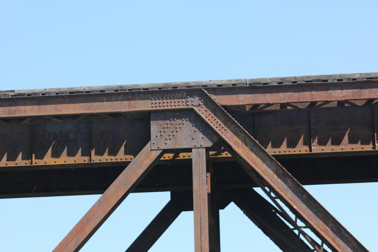 Upper angle connection